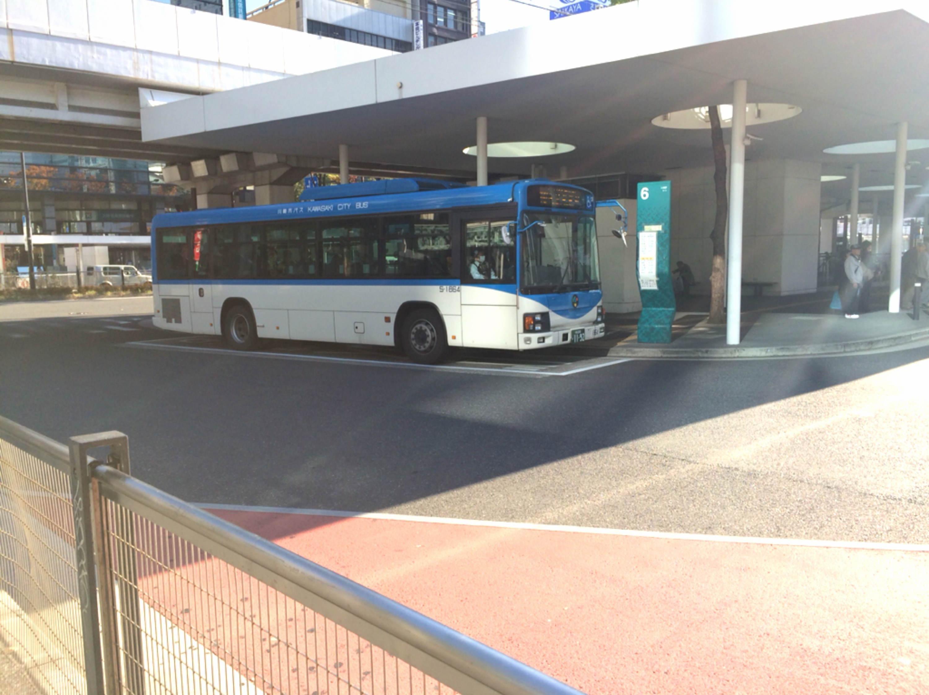 川崎駅東口バス停
