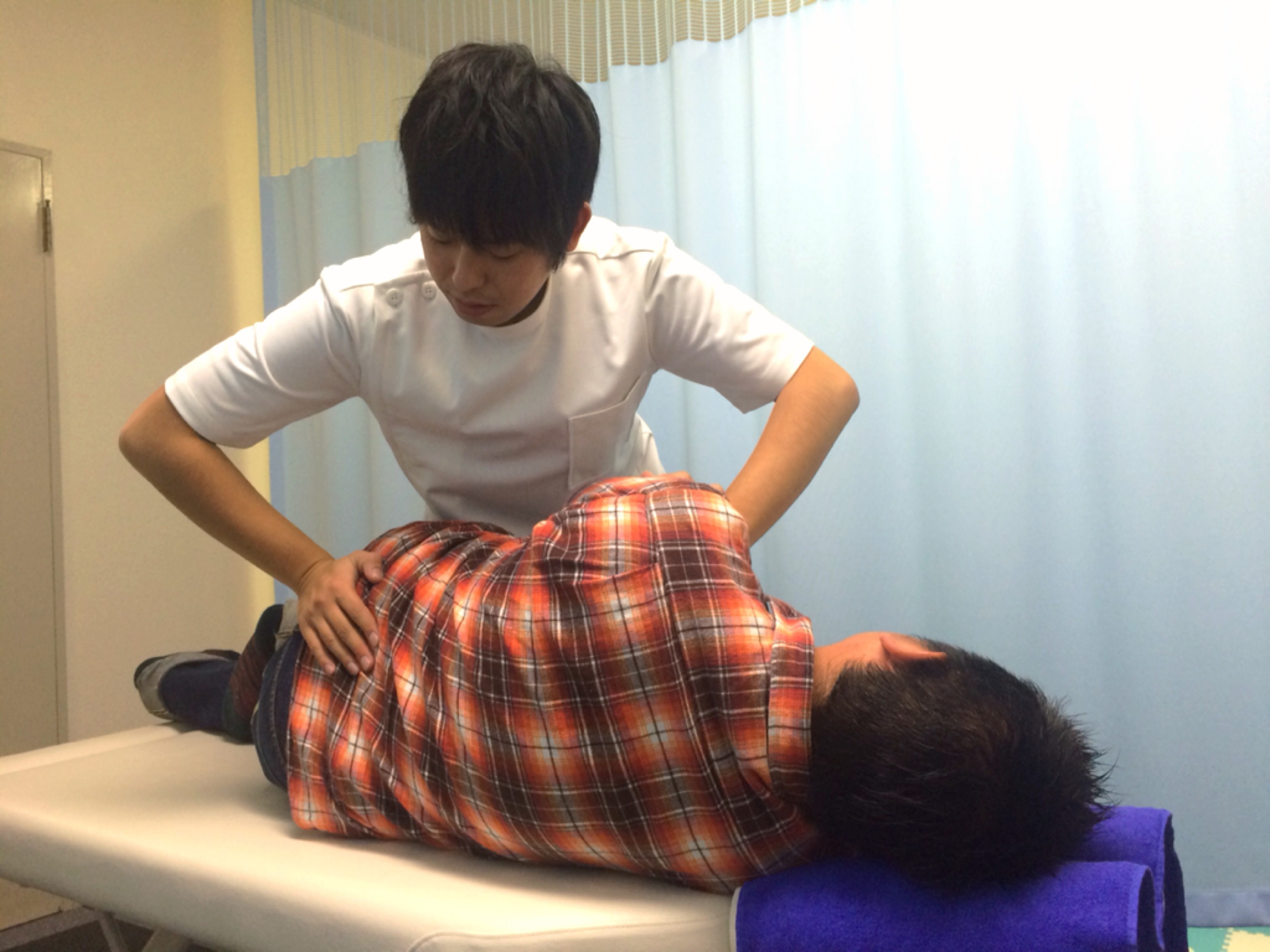 男性横向き施術